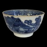 AN 18TH CENTURY CHINESE EXPORT WARE PORCELAIN BLUE AND WHITE TEA BOWL Decorated with an early willow