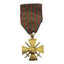BRONZE FRENCH CROIX DE GUERRE WORLD WAR ONE CROSS Clasp and ribbon attached, inscribed ‘1914 - 1915’