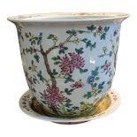 A 20TH CENTURY CHINESE FAMILLE ROSE PORCELAIN JARDINIÈRE AND STAND Decorated with floral sprigs,