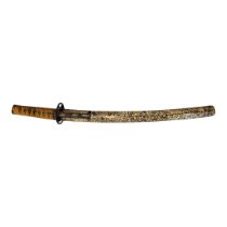 A LATE 19TH/EARLY 20TH CENTURY JAPANESE WAKIZASHI SWORD Having a shagreen and fabric handle, gilt