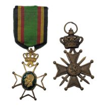 TWO BRONZE BELGIAN WAR MEDALS, BRONZE FIRST WORLD WAR CROIX DE GUERRE, 1914 - 1918 & THE CROSS OF