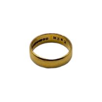 AN EARLY 20TH CENTURY PLAIN 22CT GOLD WEDDING RING. (size K) Condition: good