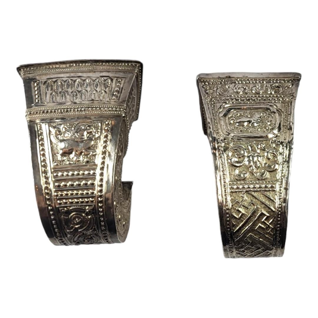 TWO LATE 19TH/EARLY 20TH CENTURY BURMESE SILVER BETEL LEAF HOLDERS Both having intricate chased - Image 9 of 9