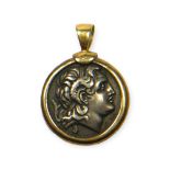 A LATE 19TH/EARLY 20TH CENTURY FRENCH 14CT GOLD PENDANT HOUSING SILVER COIN OF ALEXANDER THE