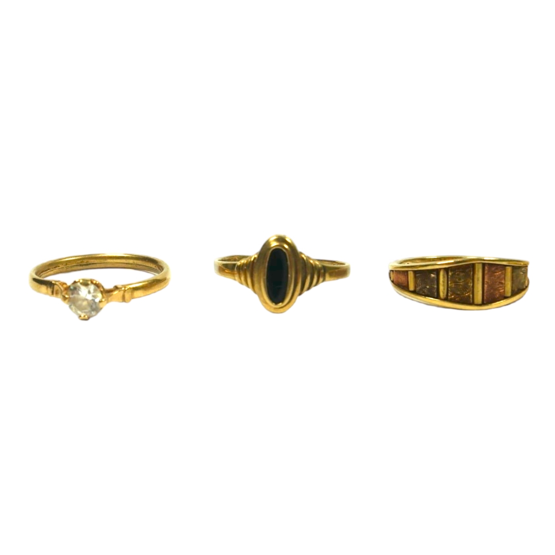 A 9CT GOLD AND DIAMOND RING, TOGETHER WITH A COLLECTION OF THREE 9CT GOLD RINGS. Central round cut - Image 2 of 5