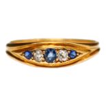 AN 18CT YELLOW GOLD, BLUE TOPAZ & WHITE SAPPHIRE RING, Central oval cut blue topaz (approx. 3mm x