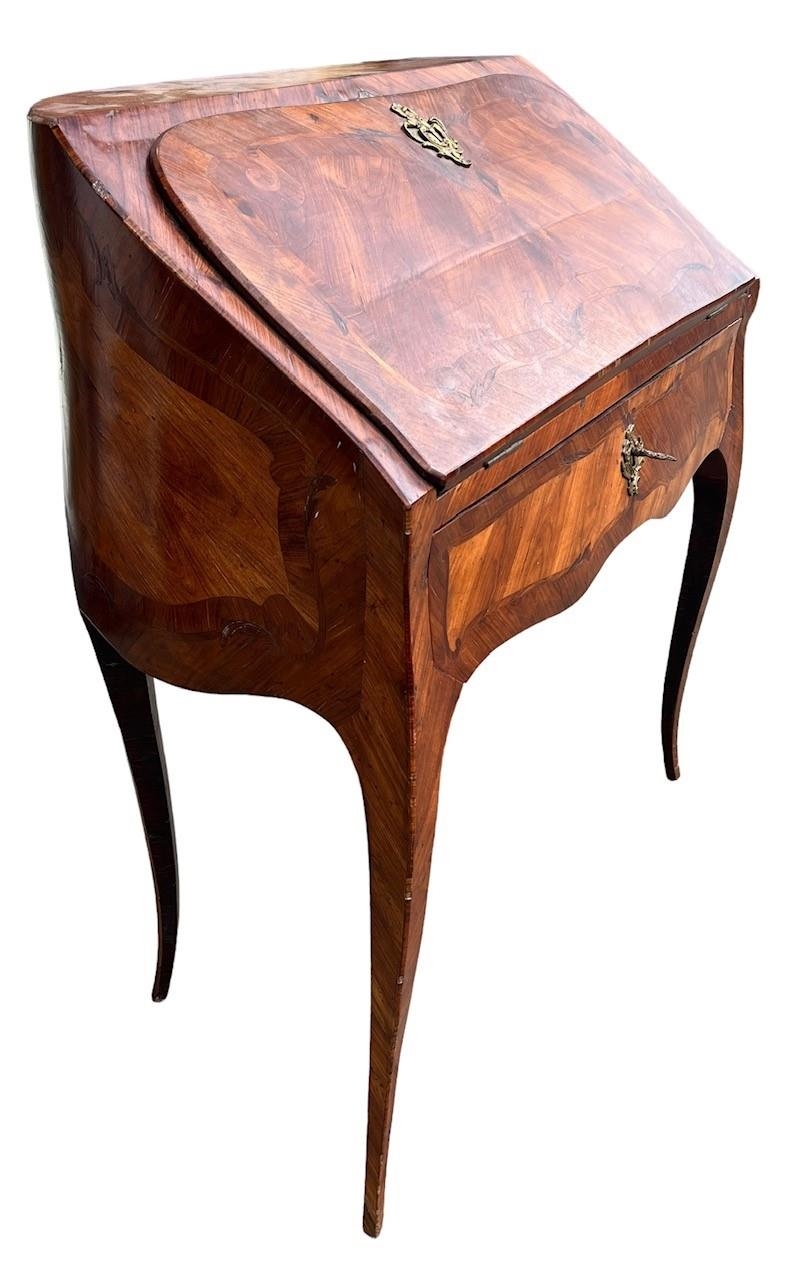 ATTRIBUTED TO FRANÇOIS AND PIERRE GARNIER, AN 18TH CENTURY FRENCH LOUIS XV TULIPWOOD AND INLAID - Image 4 of 11