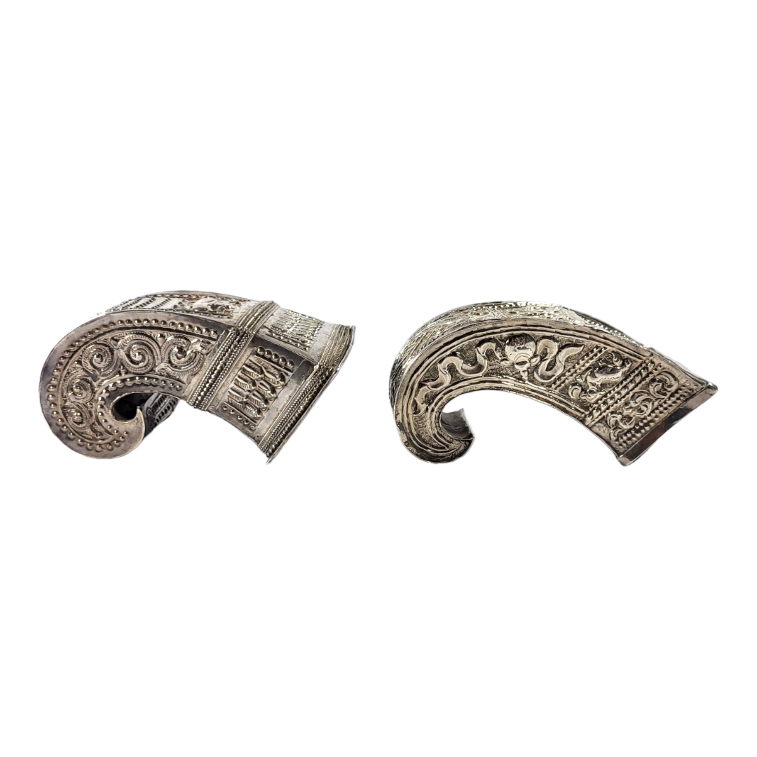 TWO LATE 19TH/EARLY 20TH CENTURY BURMESE SILVER BETEL LEAF HOLDERS Both having intricate chased - Image 6 of 9
