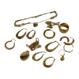 A COLLECTION OF 9CT GOLD JEWELLERY COMPRISING GATE LINK BRACELET, RING, LOCKET, EARRINGS AND OTHERS.