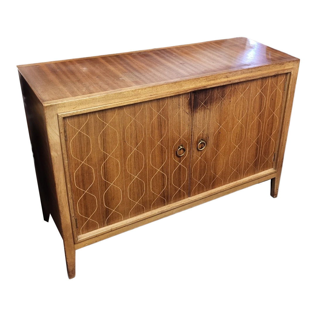 A MID 20TH CENTURY GORDON RUSSELL FOR HEAL & SON LTD ‘DOUBLE HELIX’ TEAK SIDEBOARD Recessed door