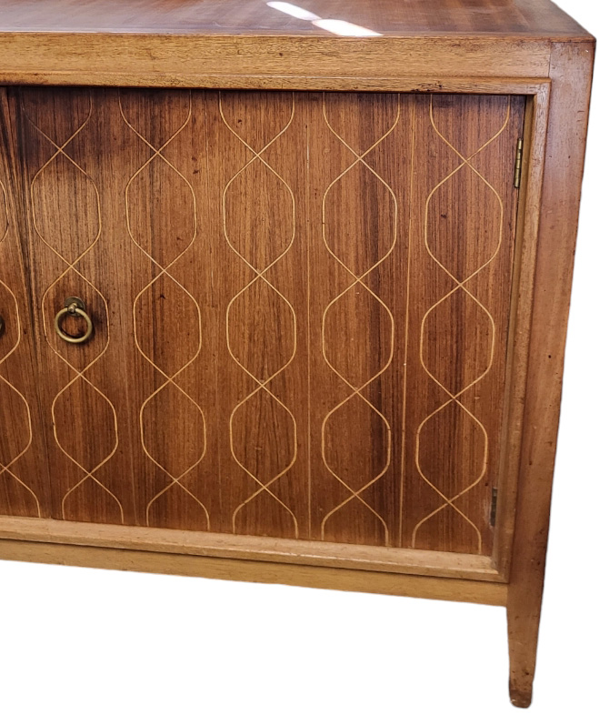 A MID 20TH CENTURY GORDON RUSSELL FOR HEAL & SON LTD ‘DOUBLE HELIX’ TEAK SIDEBOARD Recessed door - Image 4 of 7