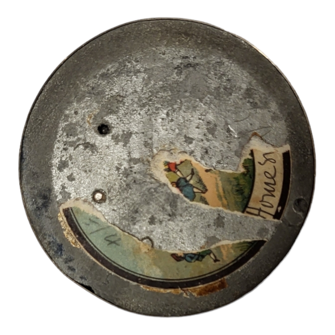 AN EDWARDIAN HAND HELD WIND UP CIRCULAR MUSICAL BOX With coloured figural print and brass winding - Image 3 of 4