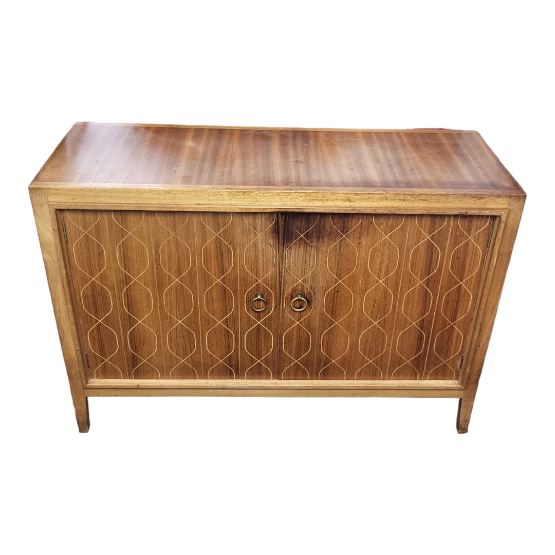 A MID 20TH CENTURY GORDON RUSSELL FOR HEAL & SON LTD ‘DOUBLE HELIX’ TEAK SIDEBOARD Recessed door - Image 2 of 7