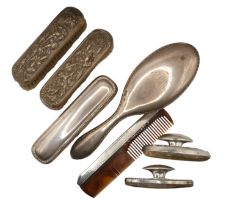 A COLLECTION OF SEVEN EDWARDIAN AND LATER SILVER MOUNTED VANITY BRUSHES, NAIL BUFFERS AND COMB