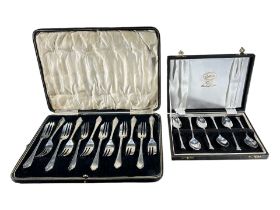 FRANK COBB & CO. LTD, A CASED SET OF TWELVE SILVER CAKE FORKS, HALLMARKED SHEFFIELD 1931, TOGETHER