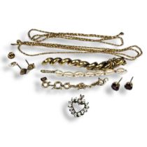 A COLLECTION OF YELLOW METAL ITEMS TO INCLUDE A PAIR OF GARNET EARRINGS, YELLOW METALS TEST AS