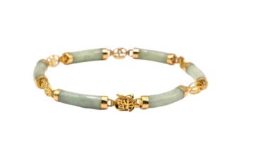 WORLDWIDE IMPORTS, HONG KONG, A CHINESE VINTAGE 14CT GOLD AND JADE BRACELET Having stylised