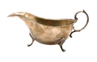 HUKIN & HEATH LTD, A SILVER SAUCE BOAT, HALLMARKED BIRMINGHAM, 1926 Raised on three paw feet. (h 7.