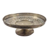 MERIDEN BRITANNIA CO., A LATE 19TH/EARLY 20TH CENTURY AMERICAN STERLING SILVER TAZZA Having