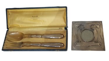 A PAIR OF FRENCH SILVER AND HORN SALAD SERVERS Horn bowl and tines, in fitted velvet lige box '