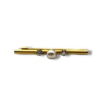 AN EARLY 20TH CENTURY YELLOW METAL,DIAMOND AND PEARL BAR BROOCH The central pearl flanked by round