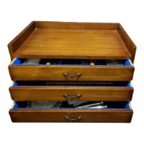AN EXTENSIVE VINTAGE SILVER PLATED CANTEEN OF CUTLERY Comprising twelve large dinner knives and