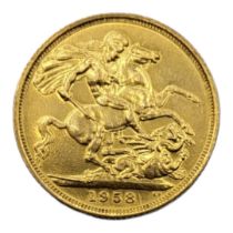 A QUEEN ELIZABETH II 22CT GOLD FULL SOVEREIGN COIN, DATED 1958 With portrait bust and King George