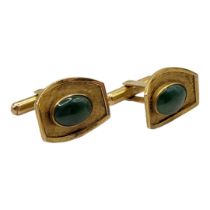 A PAIR OF VINTAGE 14CT GOLD AND JADE GENT’S CUFFLINKS Each set with an oval cabochon cut stone. (