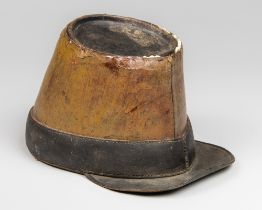 A 19TH CENTURY FRENCH LEATHER TRAIN CONDUCTOR HAT. (h 15cm x w 26.5cm x d 17cm)