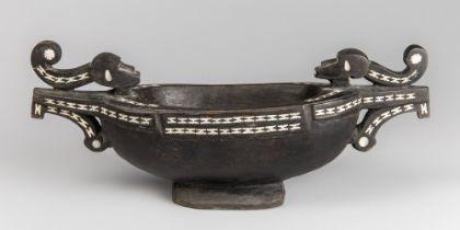 A 20TH CENTURY SOLOMON ISLANDS APIRA CEREMONIAL CARVED WOOD FOOD BOWL