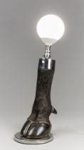 A RARE EARLY 20TH CENTURY ART DECO TAXIDERMY CAPE BUFFALO FOOT TABLE LAMP (SYNCERUS CAFFER). (h 60cm