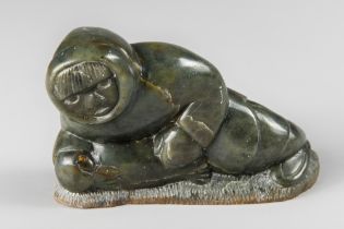 AN EARLY 20TH CENTURY INUIT SOAPSTONE CARVING.