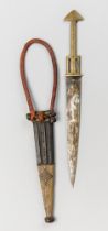 AN EARLY 20TH CENTURY NORTH AFRICAN ARM DAGGER WITH SCABBARD.