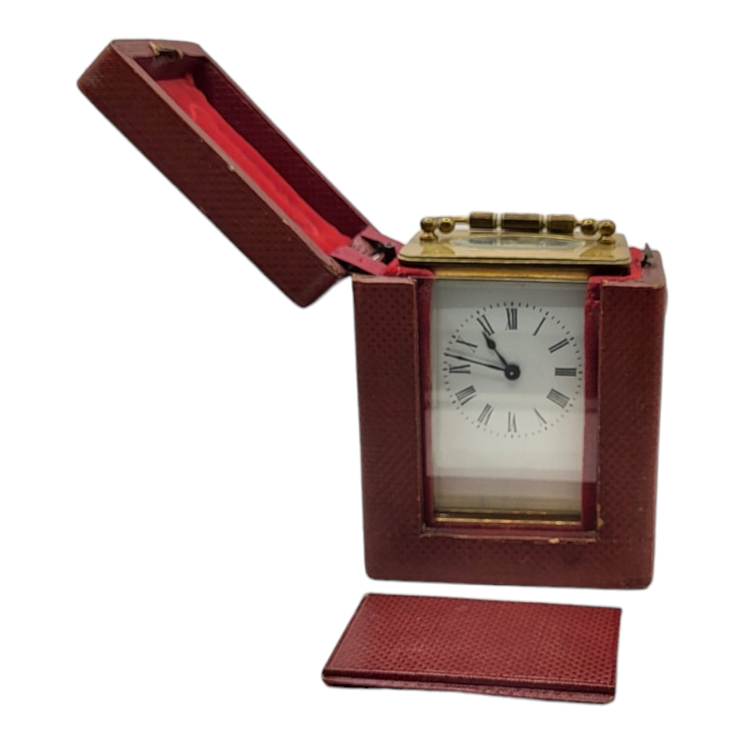 20TH CENTURY GILT METAL CARRIAGE CLOCK, HOUSED IN LATE 19TH/EARLY 20TH CENTURY LEATHER CARRIAGE - Image 2 of 3