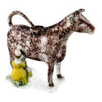 LATE 18TH/ EARLY 19TH CENTURY STAFFORDSHIRE/ YORKSHIRE PEARLWARE COW CREAMER AND MILKMAID Sponge