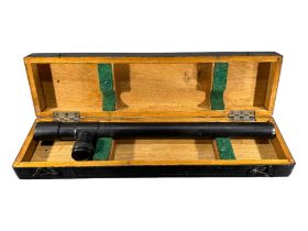 US NAVAL INTEREST, A WWII ALDIS NAVAL GUN SIGHT, HOUSED IN ORIGINAL BLACK LACQUERED WOODEN CASE