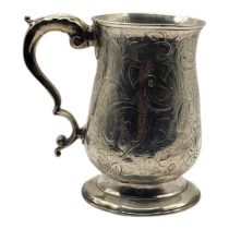 JOHN KING, A GEORGE III SILVER MUG, HALLMARKED LONDON, 1776 Decorated with elaborate chased and