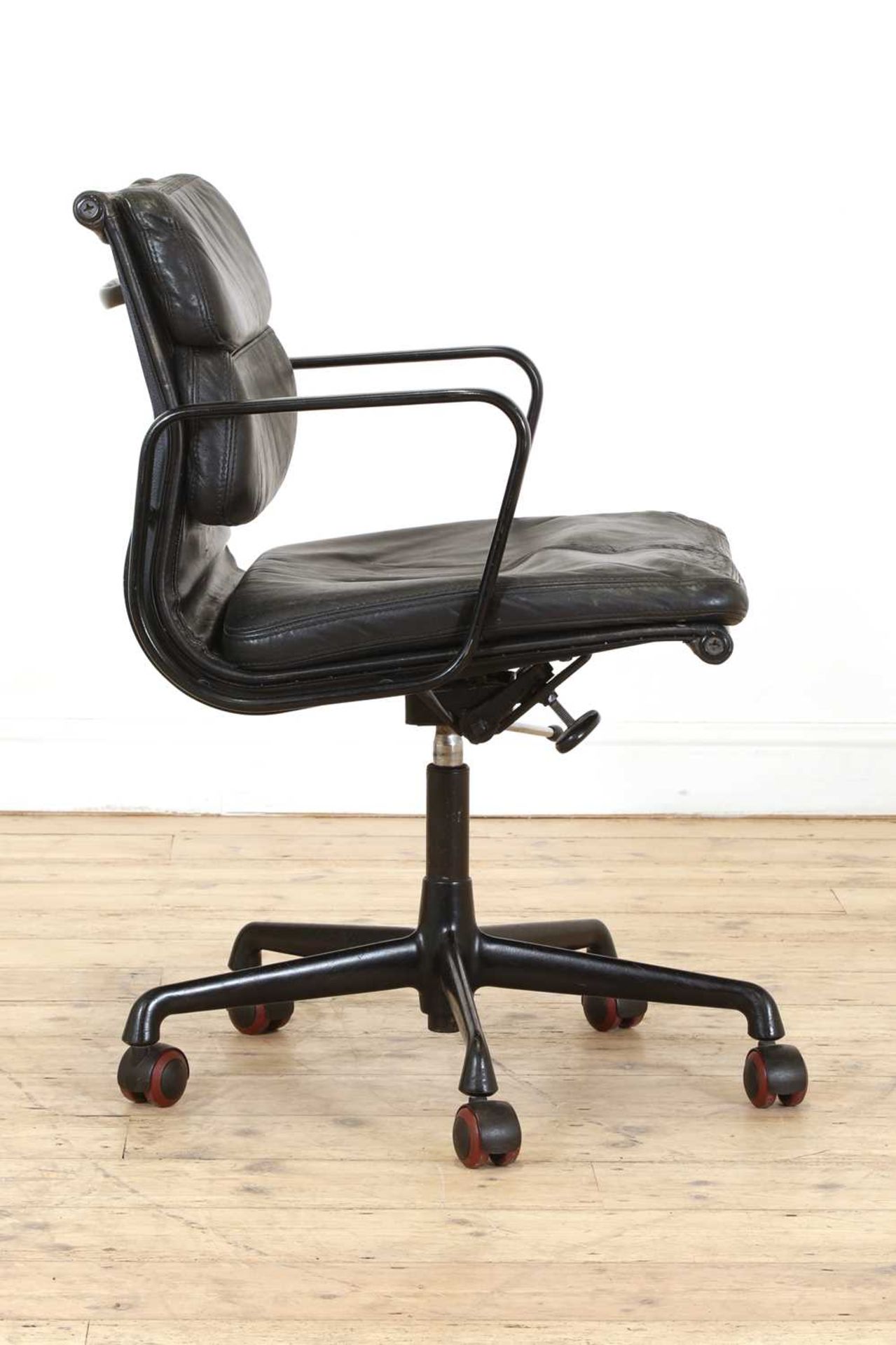 A Herman Miller International Vitra desk chair - Image 2 of 4
