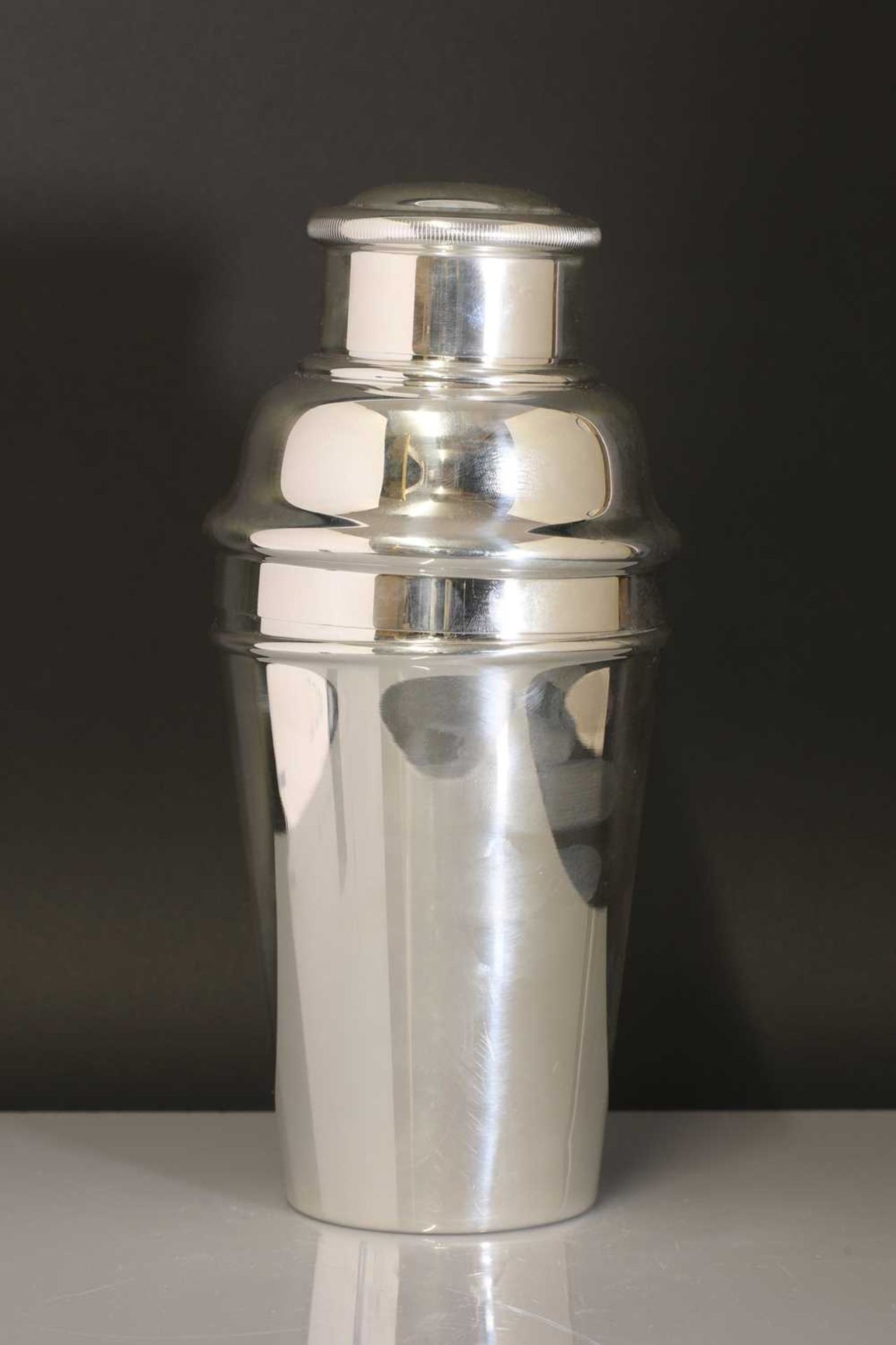 A William Suckling silver-plated cocktail shaker,