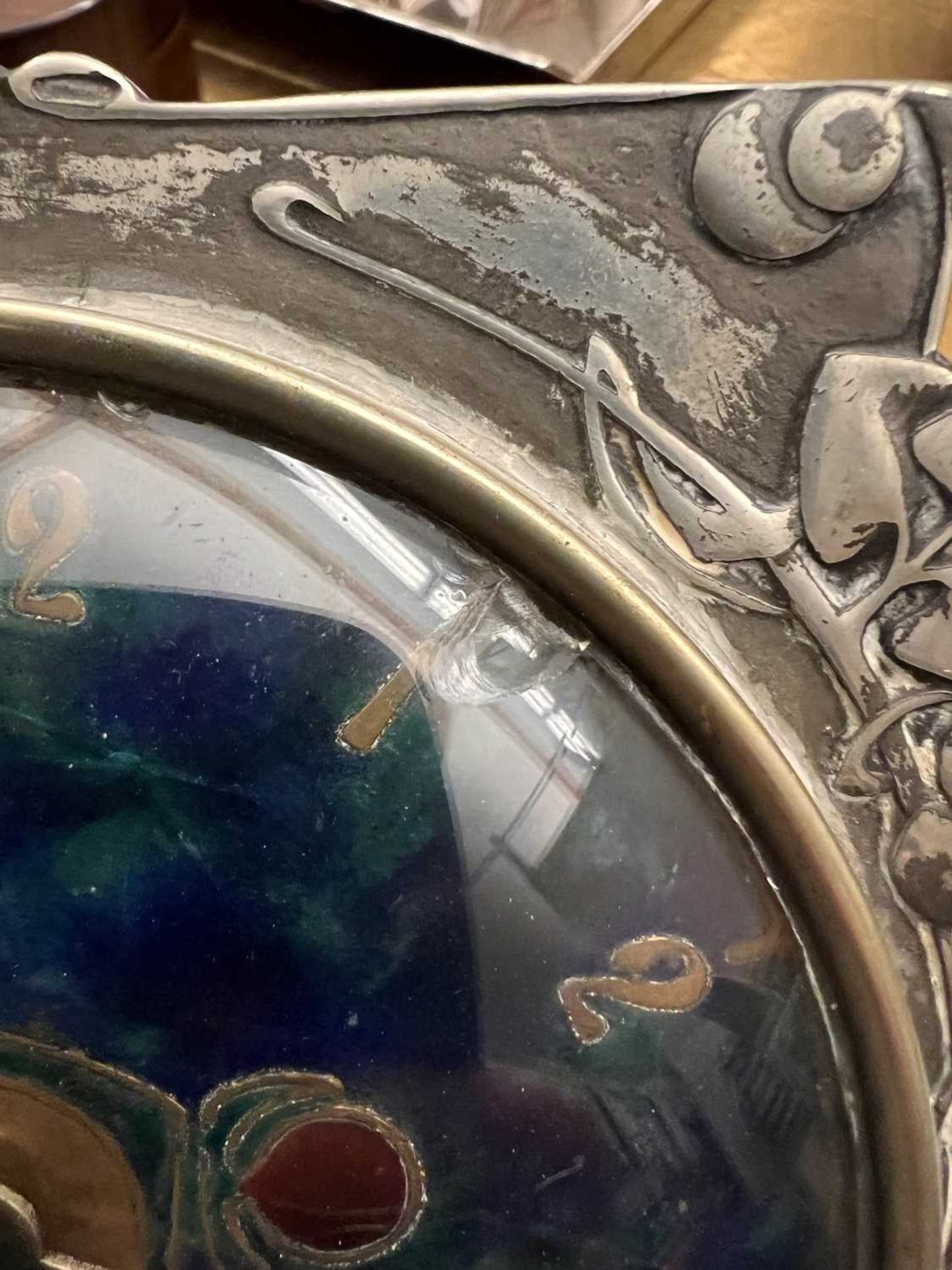 A Liberty & Co. Tudric pewter and enamel mantel clock, - Bild 7 aus 25