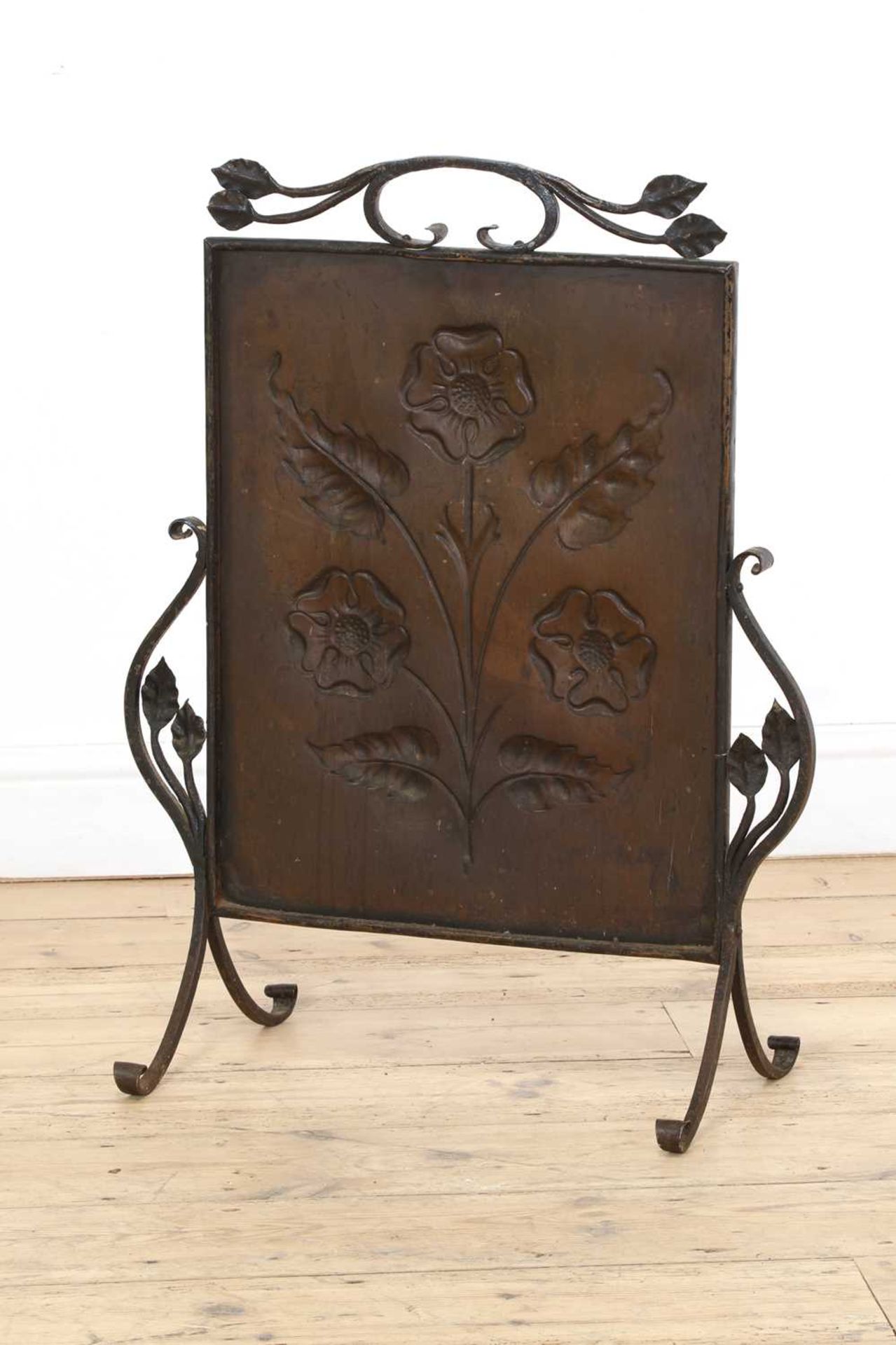 An Arts and Crafts copper embossed fire screen, - Bild 2 aus 2