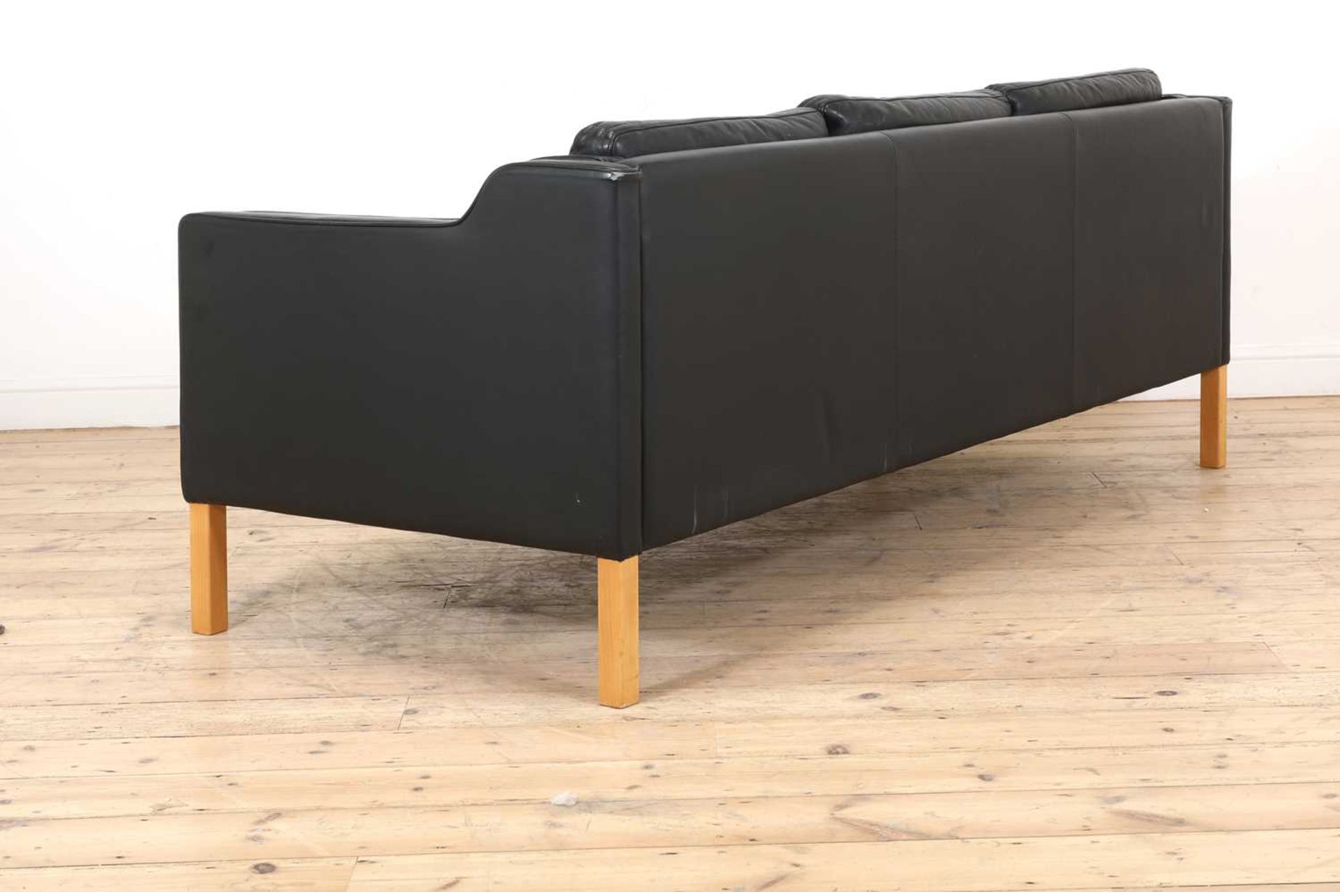 A Danish black leather three-seater settee, - Bild 3 aus 3