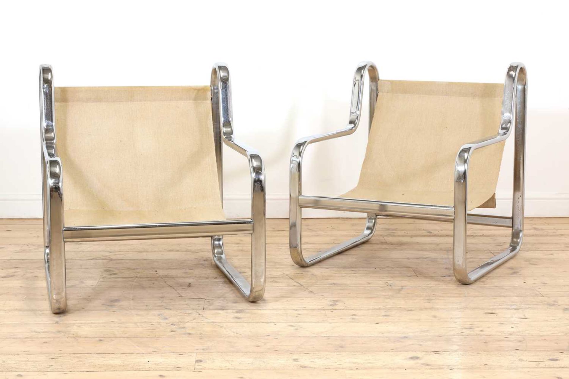 A pair of chrome lounge chairs, - Image 2 of 14