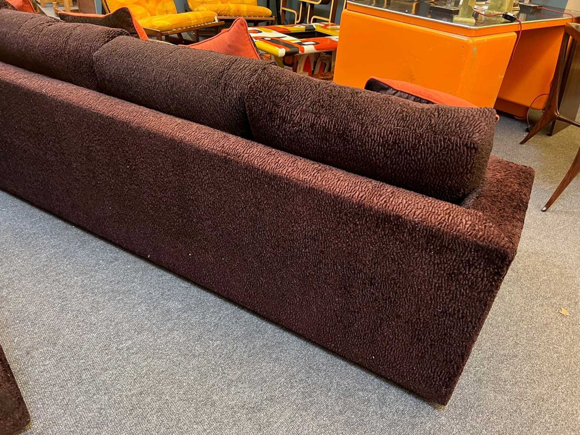 A contemporary sofa, - Bild 5 aus 7