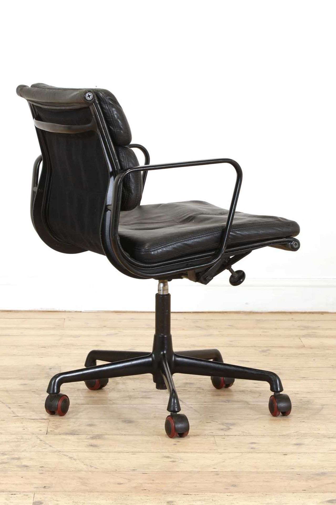 A Herman Miller International Vitra desk chair - Image 4 of 4