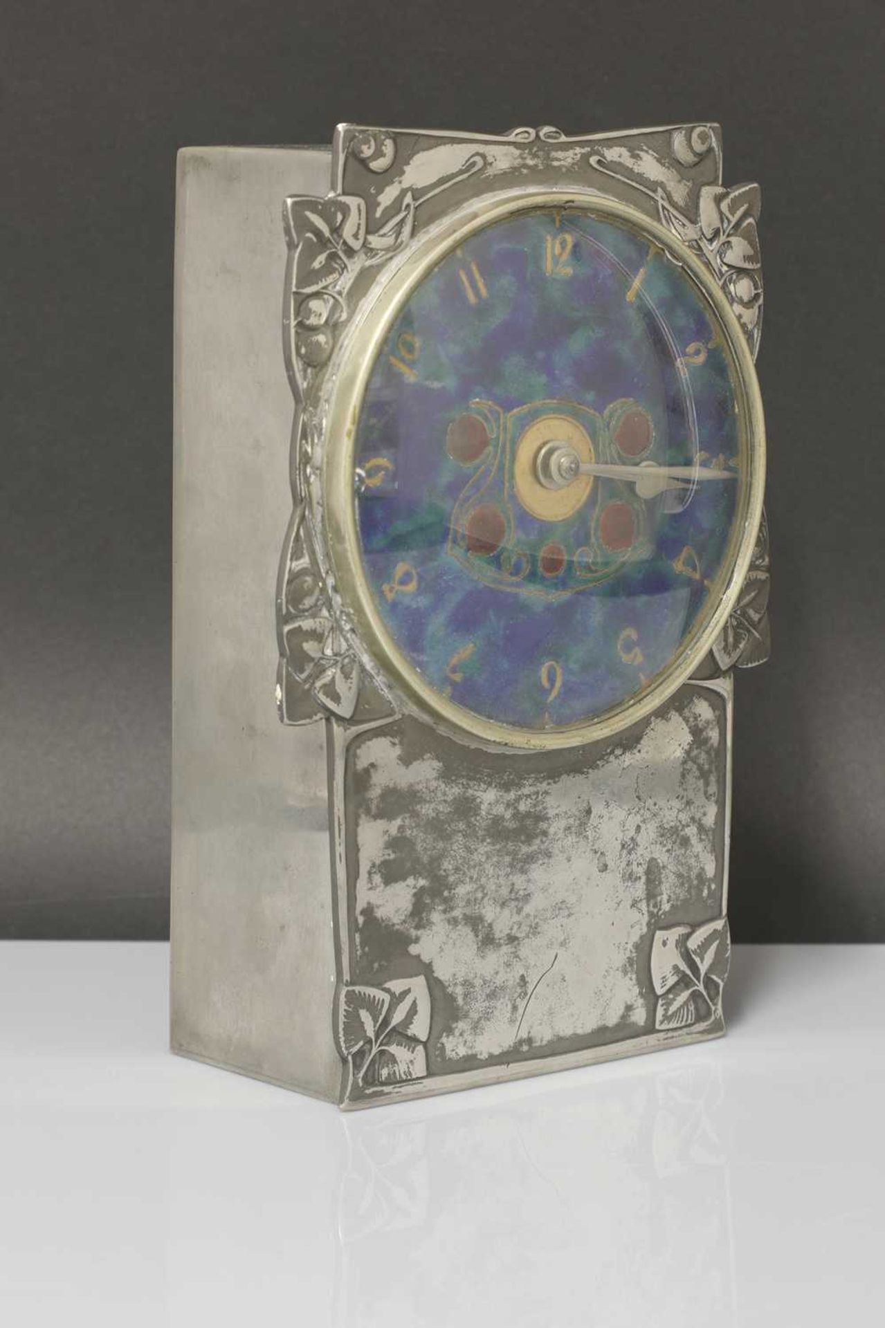 A Liberty & Co. Tudric pewter and enamel mantel clock, - Bild 4 aus 25