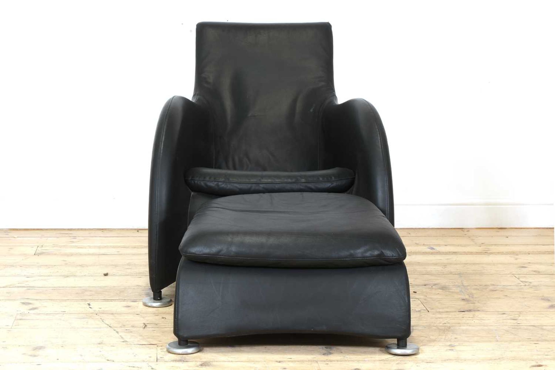 A leather lounger and ottoman, - Bild 4 aus 10