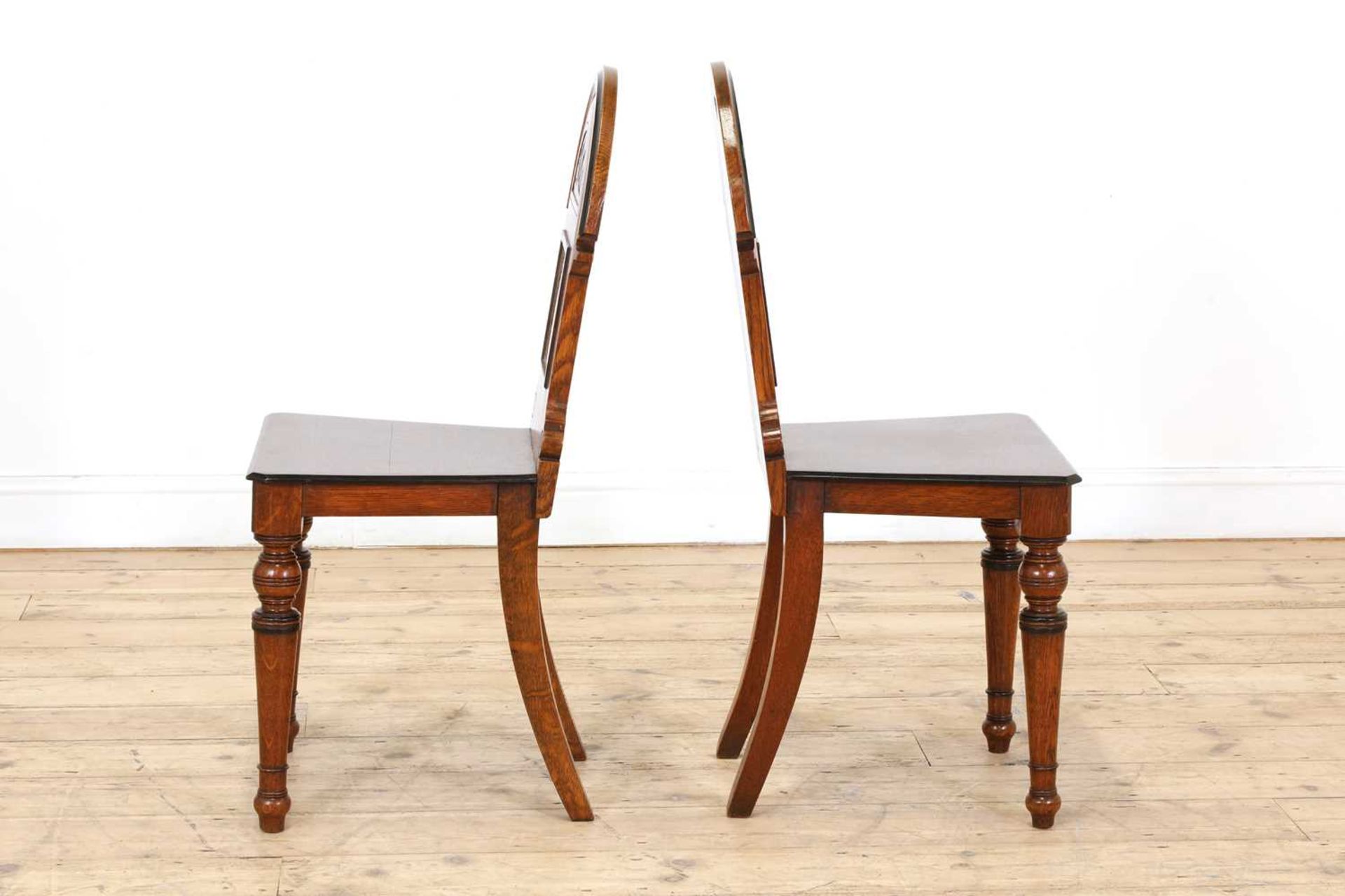 A pair of Aesthetic Movement oak and ebonised hall chairs, - Bild 4 aus 5