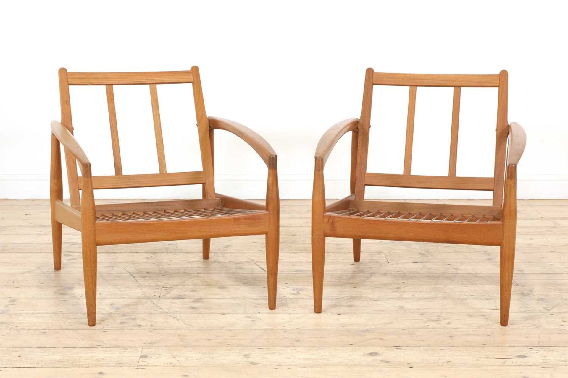 A pair of Danish 'Paper Knife' teak armchairs, - Bild 4 aus 14