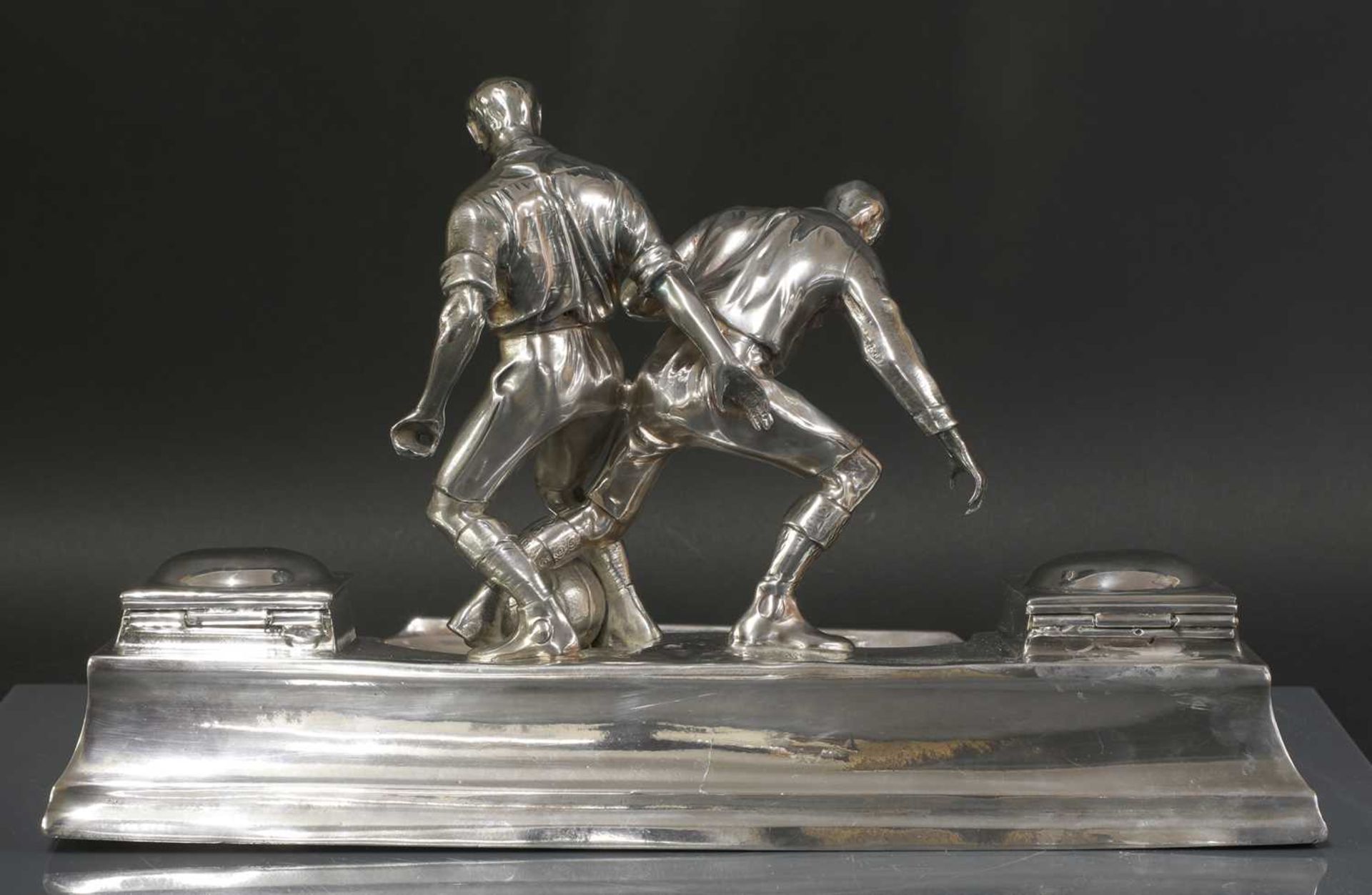 A Kayser silver-plated 'footballers' desk stand, - Bild 4 aus 4
